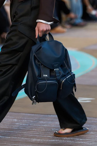 Look 27